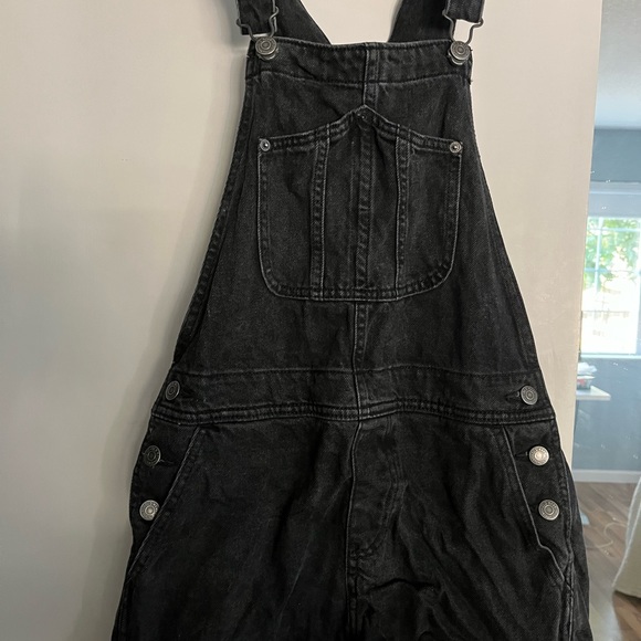 Old Navy Black Jean Short Overalls for Women - Picture 3 of 7
